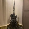 Guitare sur support – Image 9