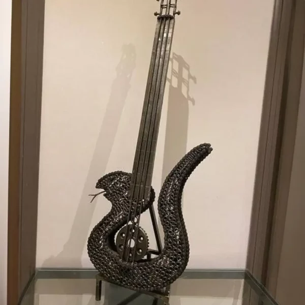 Guitare sur support – Image 8